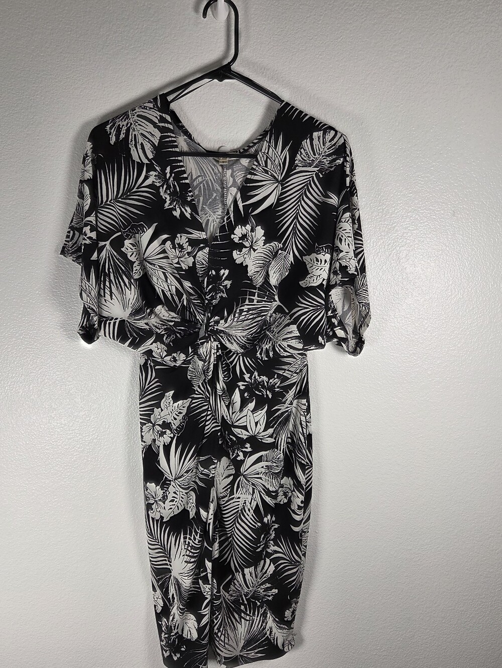 Jasmine Women's Size Small Black and White Tropical Tie-Waist Midi Dress